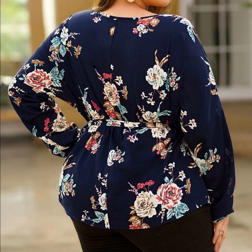 Plus navy floral print belted wrap blouse - Picture 2 of 4